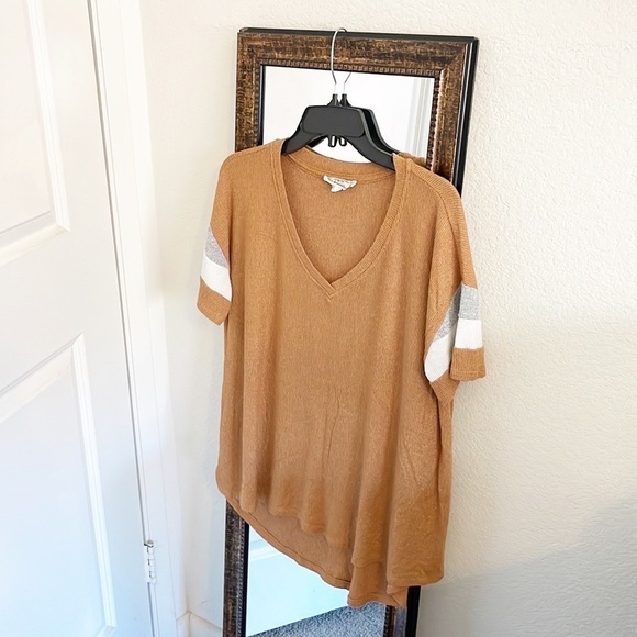 Hippie Rose gold striped high low ribbed v-neck tee - Picture 1 of 5